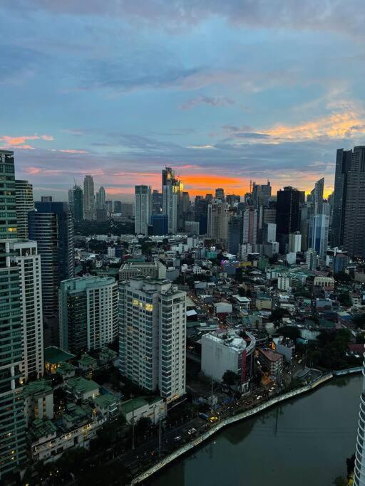 The Serene Escape Rockwell Makati City View 1Br Appartement Manilla Buitenkant foto