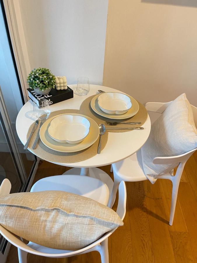 The Serene Escape Rockwell Makati City View 1Br Appartement Manilla Buitenkant foto